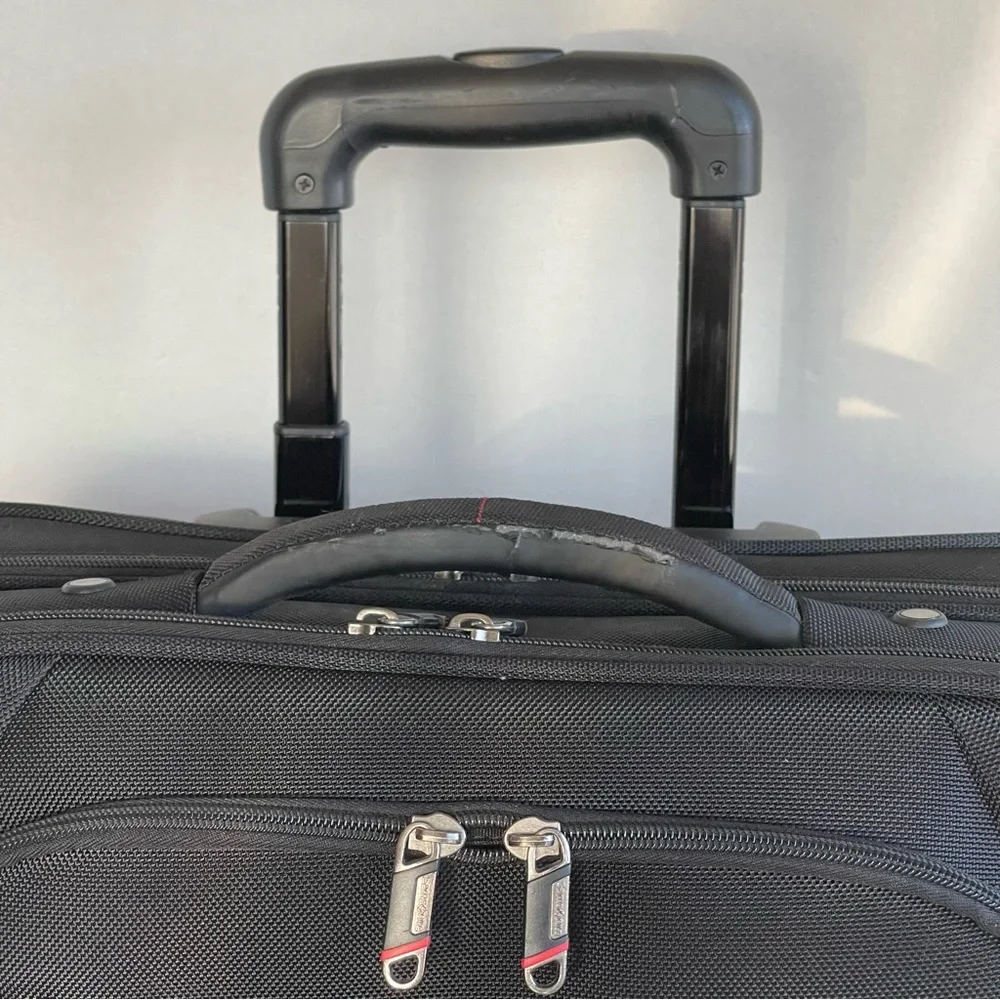 Samsonite used great